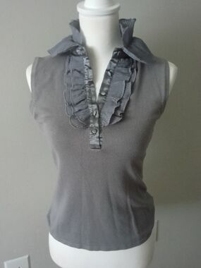 Women's Sleeveless Ruffle Collar Top - Gray